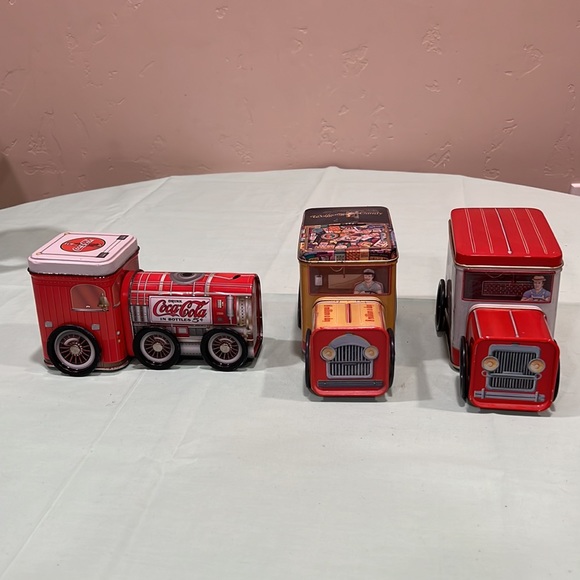 Three Coca-Cola Tins - Picture 5 of 7